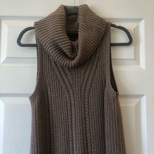 Banana Republic sleeveless sweater top